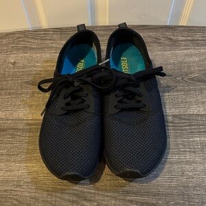 New Balance Black Knit Lace-Up Sneakers with Teal Insoles